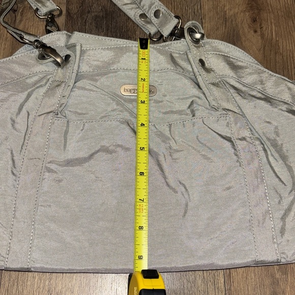 Baggallini Shoulder Purse - Picture 9 of 11